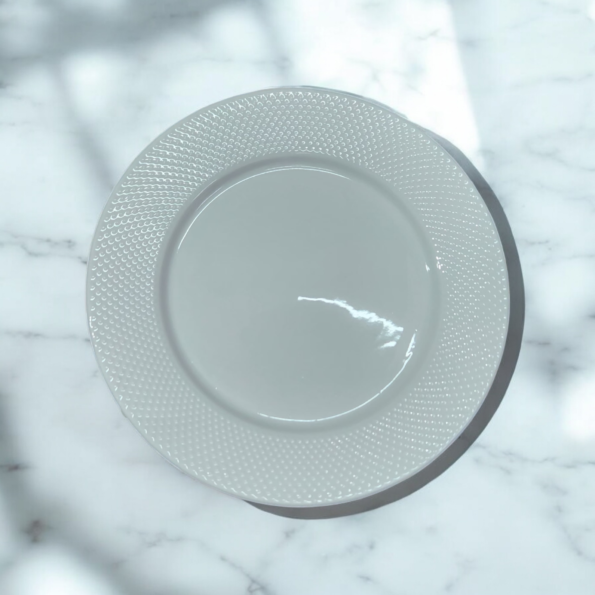 PLATO DE CERAMICA PANDO BLANCO EN RELIEVE